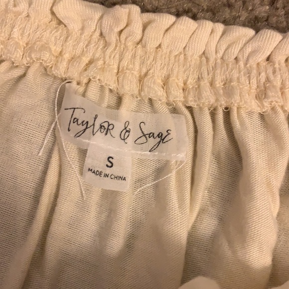 Off-shoulder top - Picture 2 of 3